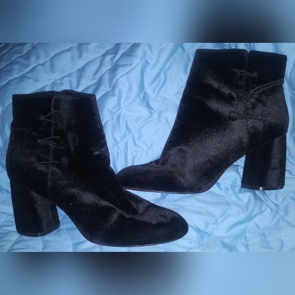 Nine West black velvet heeled ankle boots size 10